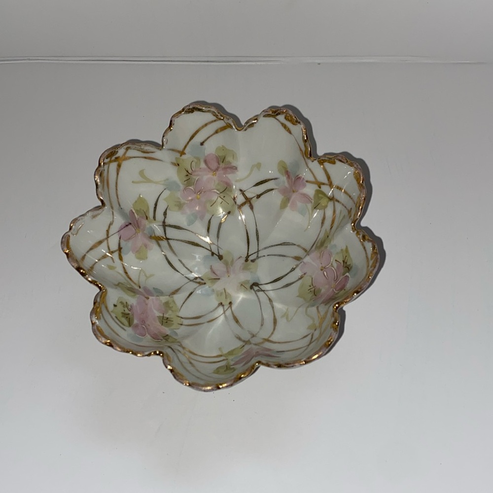 Antique porcelain lotus shaped footed fine porcelain bowl